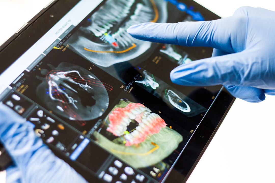 Digital dentistry workstation used to review clinical images
